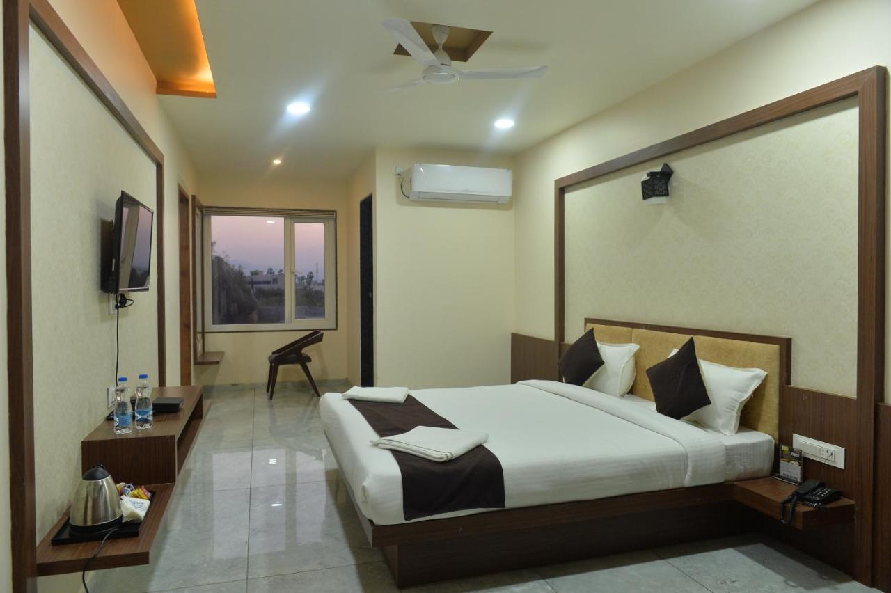 Hotel Sai Inn Rajpipla Ngoại thất bức ảnh