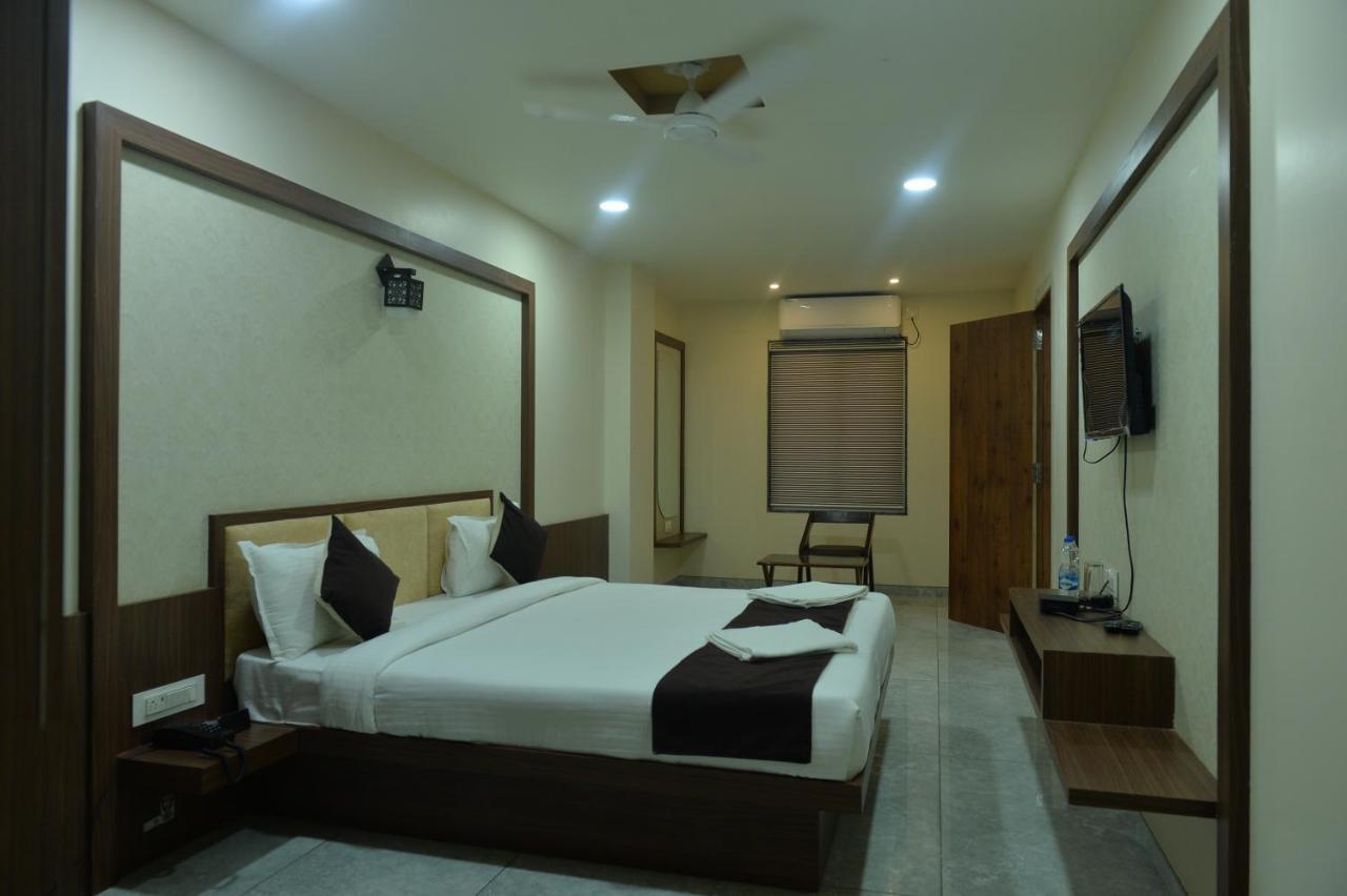 Hotel Sai Inn Rajpipla Ngoại thất bức ảnh