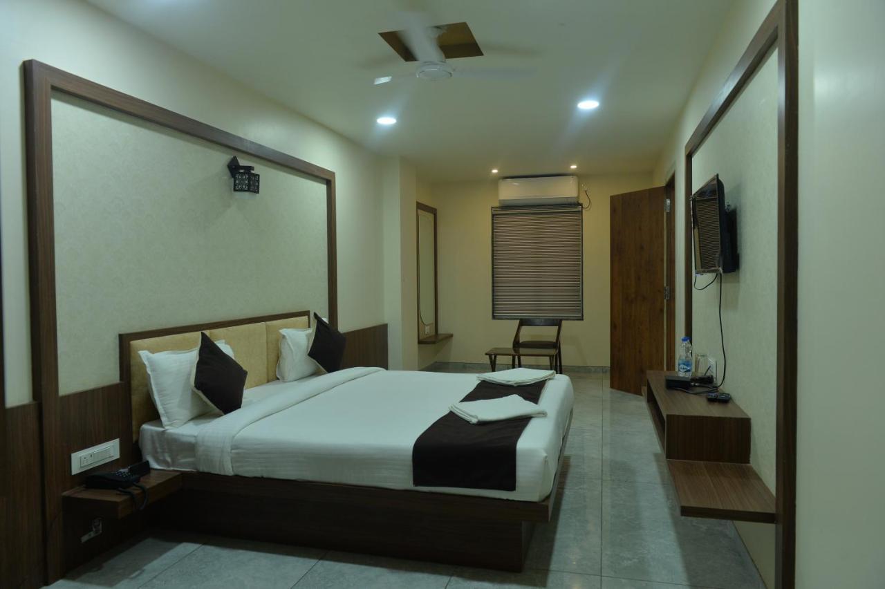 Hotel Sai Inn Rajpipla Ngoại thất bức ảnh