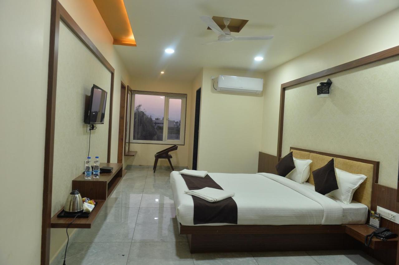 Hotel Sai Inn Rajpipla Ngoại thất bức ảnh