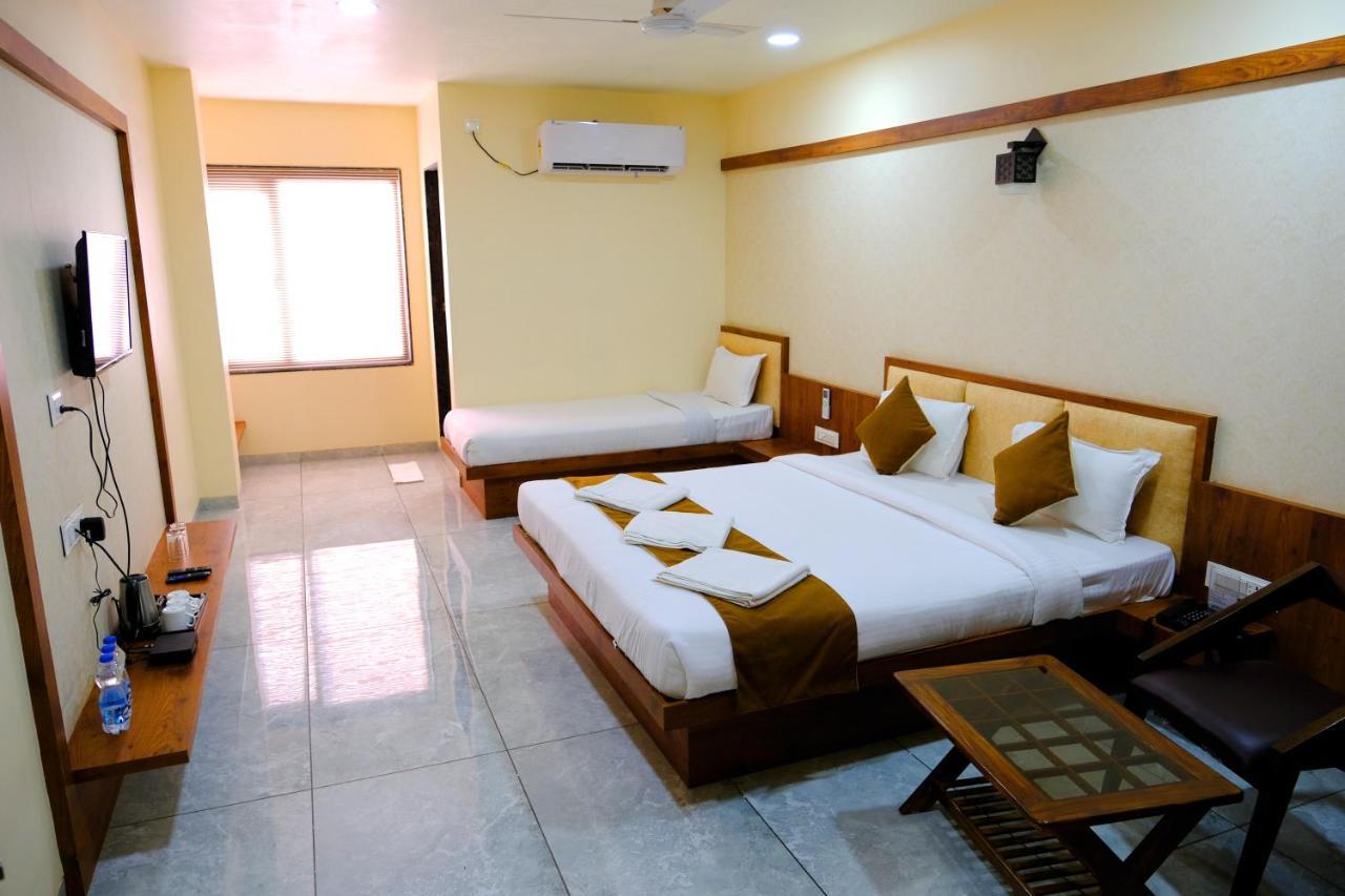 Hotel Sai Inn Rajpipla Ngoại thất bức ảnh