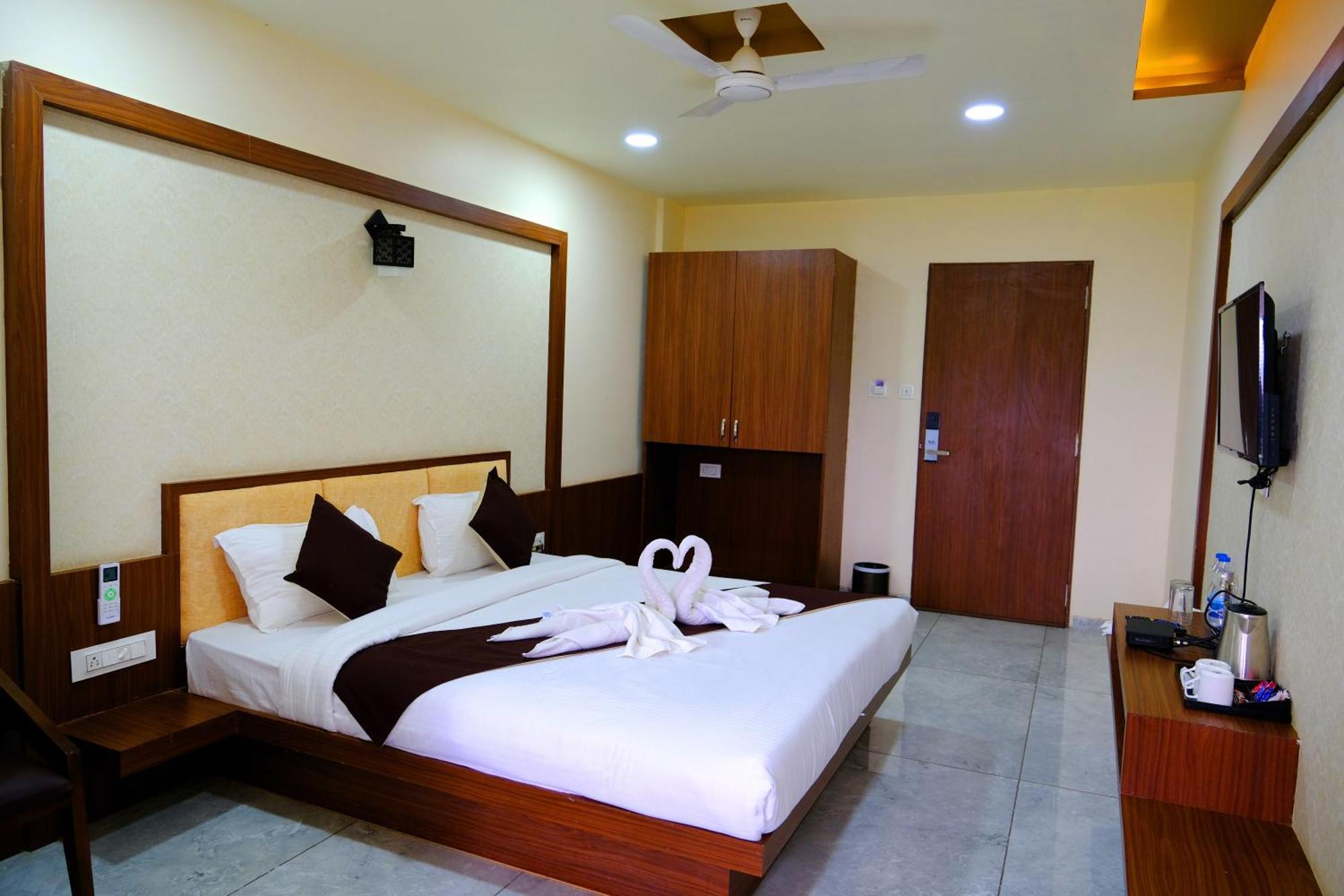 Hotel Sai Inn Rajpipla Ngoại thất bức ảnh