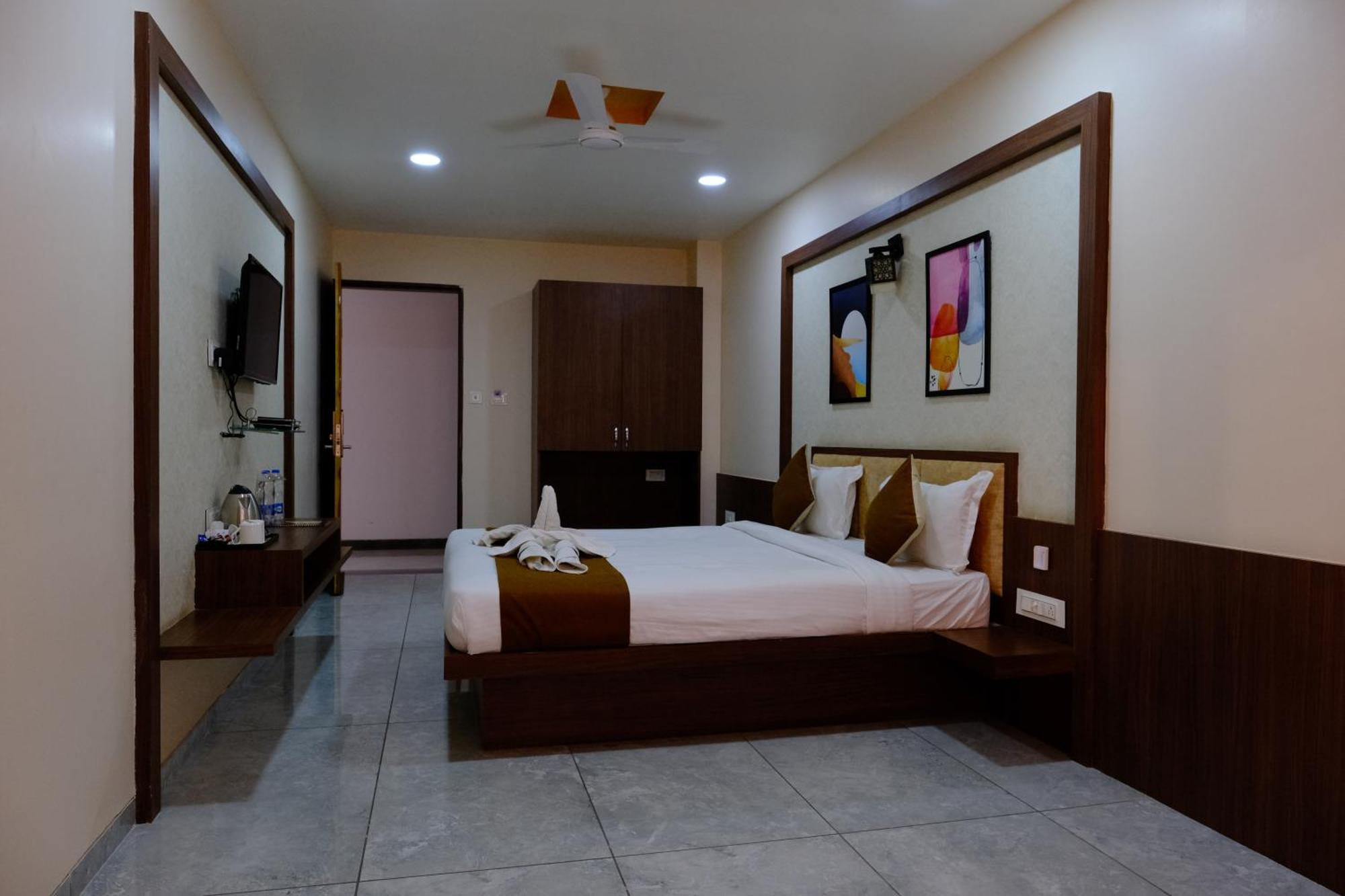 Hotel Sai Inn Rajpipla Ngoại thất bức ảnh