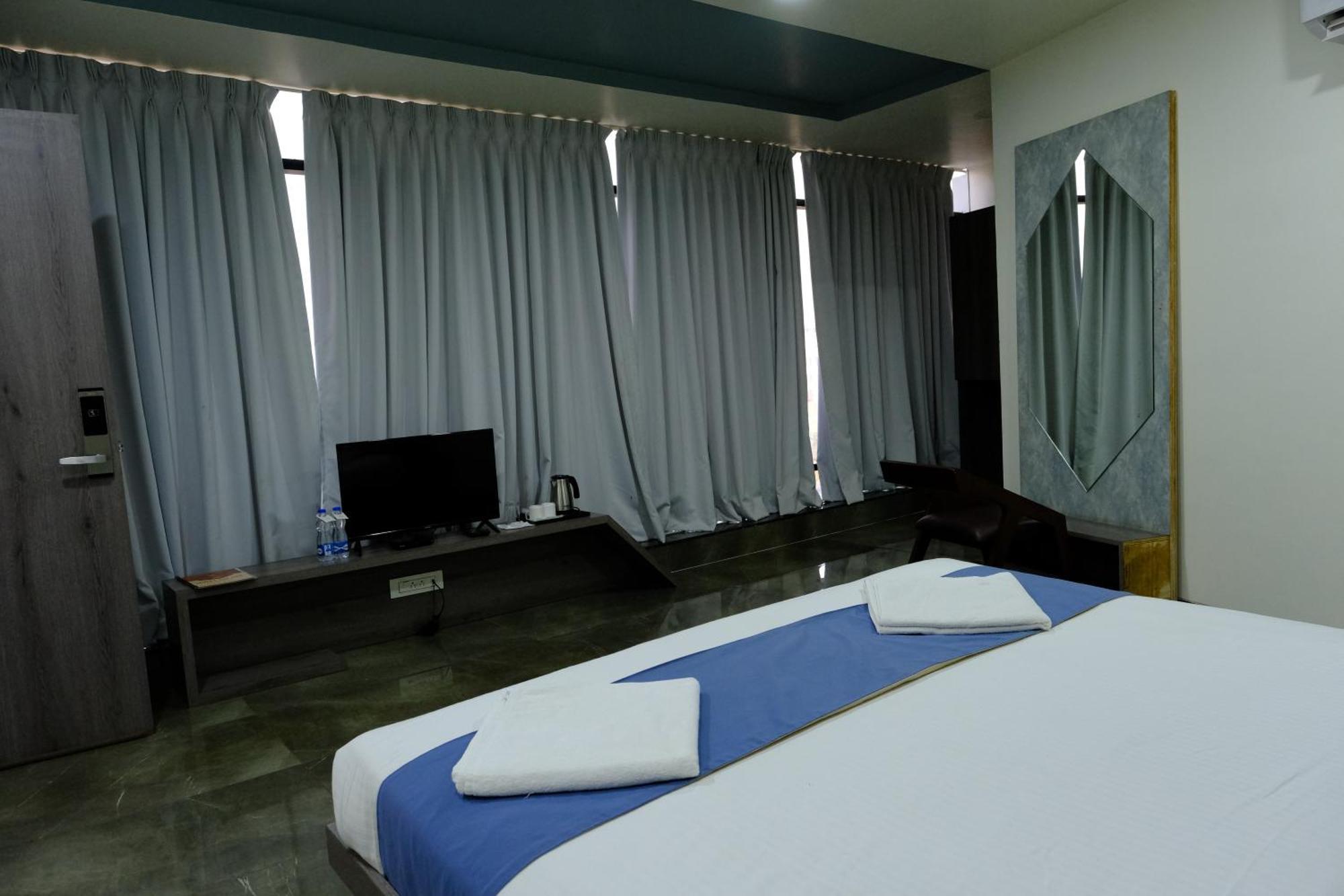 Hotel Sai Inn Rajpipla Ngoại thất bức ảnh