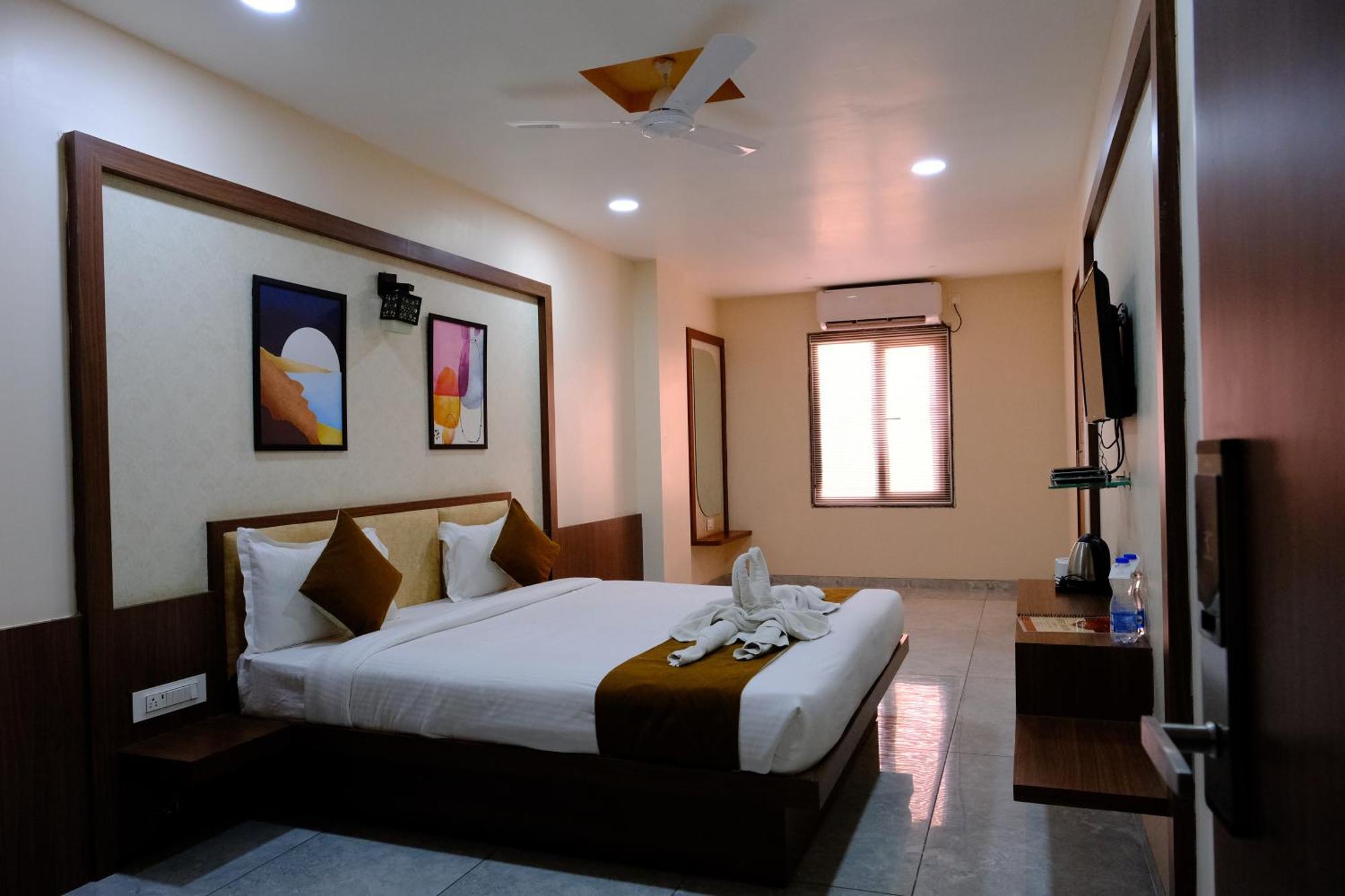 Hotel Sai Inn Rajpipla Ngoại thất bức ảnh